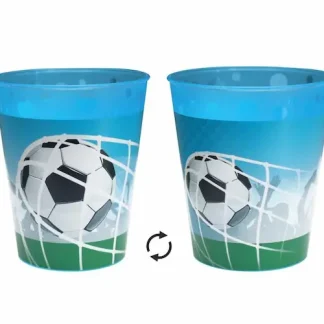 Višekratna nogometna čaša 250 mL s motivom nogometne lopte koja ulazi u gol. Periva i idealna za nogometne rođendane, zabave i svakodnevnu upotrebu.