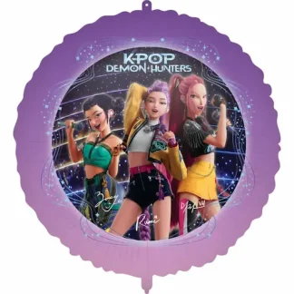 K-Pop: Demon Hunters okrugli folijski balon promjera 46 cm s motivom glavnih junakinja i ljubičastim obrubom. Savršena dekoracija za K-pop rođendane i tematske zabave.